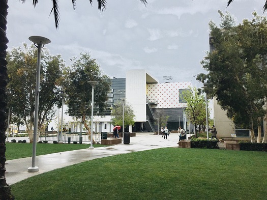 Santa Monica College
聖塔莫妮卡社區大學