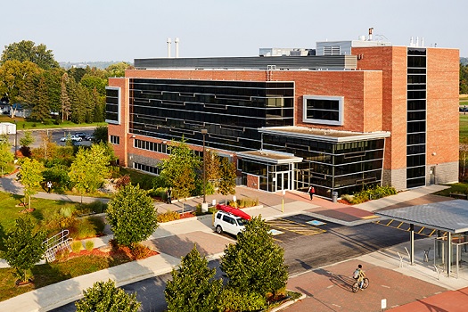 Algoma University
阿爾格瑪大學